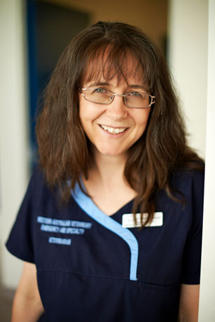 Dr. Katrin Swindells